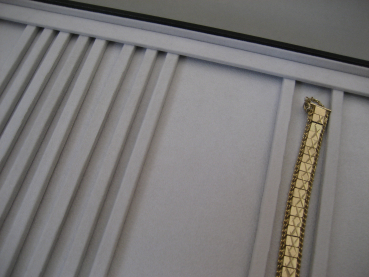 Tablett mit 12 verschiebbaren Stäben