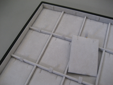 Tablett für Anhänger, 18 Kissen mit Schlitzen