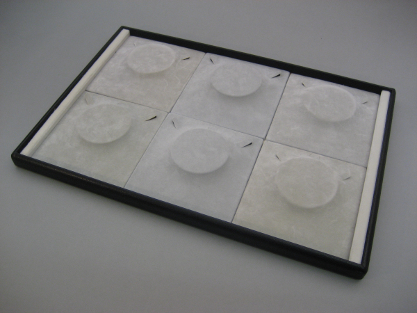 Tablett mit 6 tiefgezogenen Einsätzen für je 1 Collier